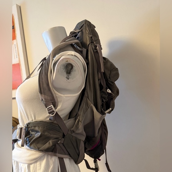 Gregory J 53 Women’s Size XS Ultralight 50 L Hiking Backpack CrossFlo Suspension - Picture 4 of 13